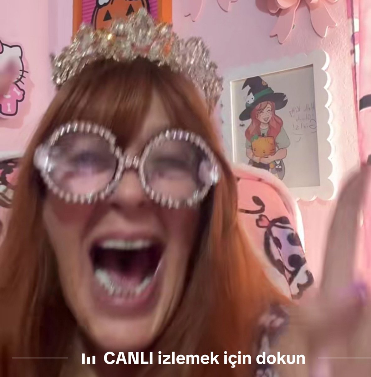 chanelswoman's tweet photo. Gruplarda hakkı yenen üyeyi elimle koymuş gibi bulup bias yaparken ben https://t.co/UFVfPwYhRa