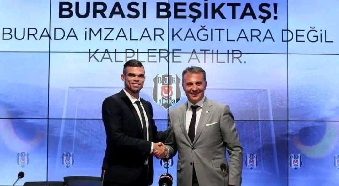 mkkya1903's tweet photo. Psg’nin elinden pepe çeken adama paralar nerde diyen de sizdiniz. 

Borçu iki katına çıkaran adama,dikilitaş projesinide verdiniz ! 

Bankalar birliğinden çıkacaz dedi ona da inandınız.

Elan ricardo ve aroyo yıldız olacak diyen taraftarlarımız alın size yıldız serdal adalının yıldızları