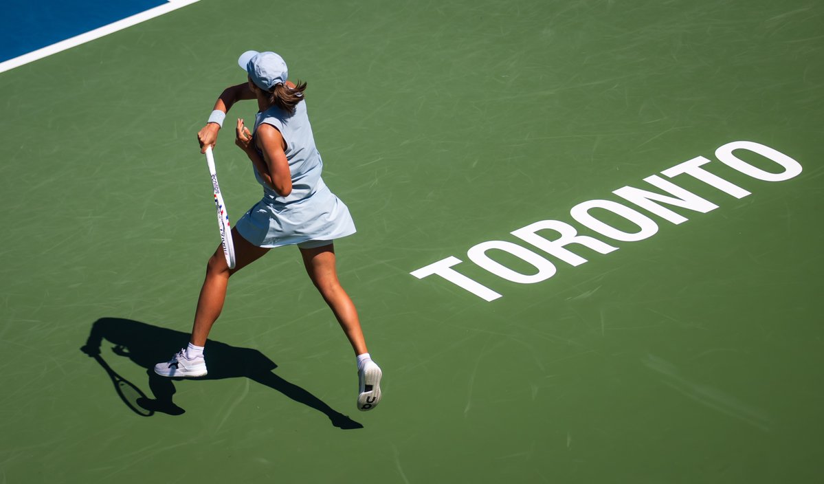 WTA's tweet photo. Round 3 bound 🛫

Iga Swiatek is safely through in Toronto with a solid display on Center Court 👏

#NBO26 https://t.co/Xr7bQNMcAh