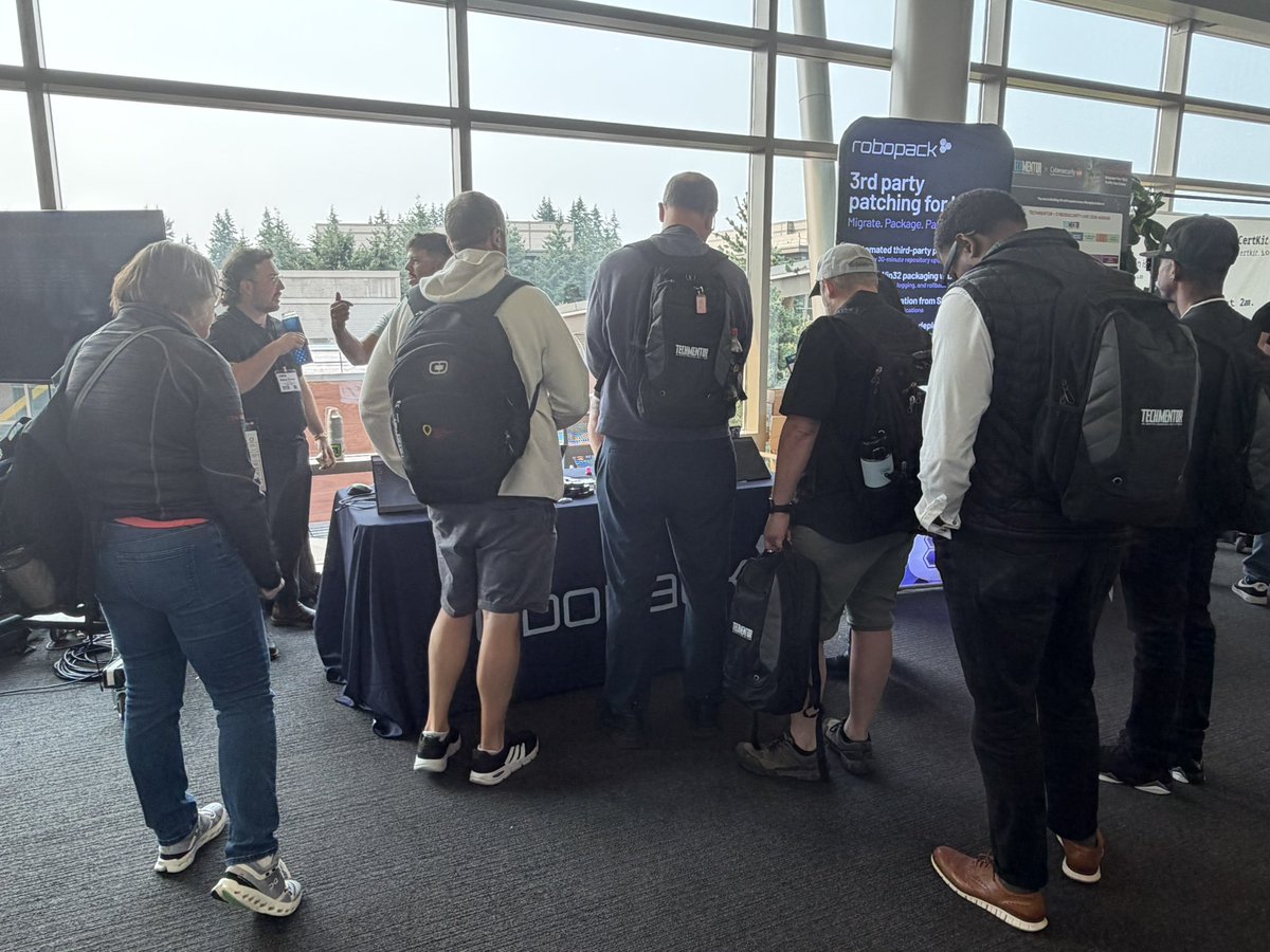 _Robopack's tweet photo. The excitement for Robopack is clear as seen at TechMentor in Redmond at Microsoft HQ. If you are attending the event, make sure to stop by our booth to learn what all the buzz is about. 

#Robopack #TechMentor #MSIntune @Hoorge https://t.co/1B2KCf9Ke2