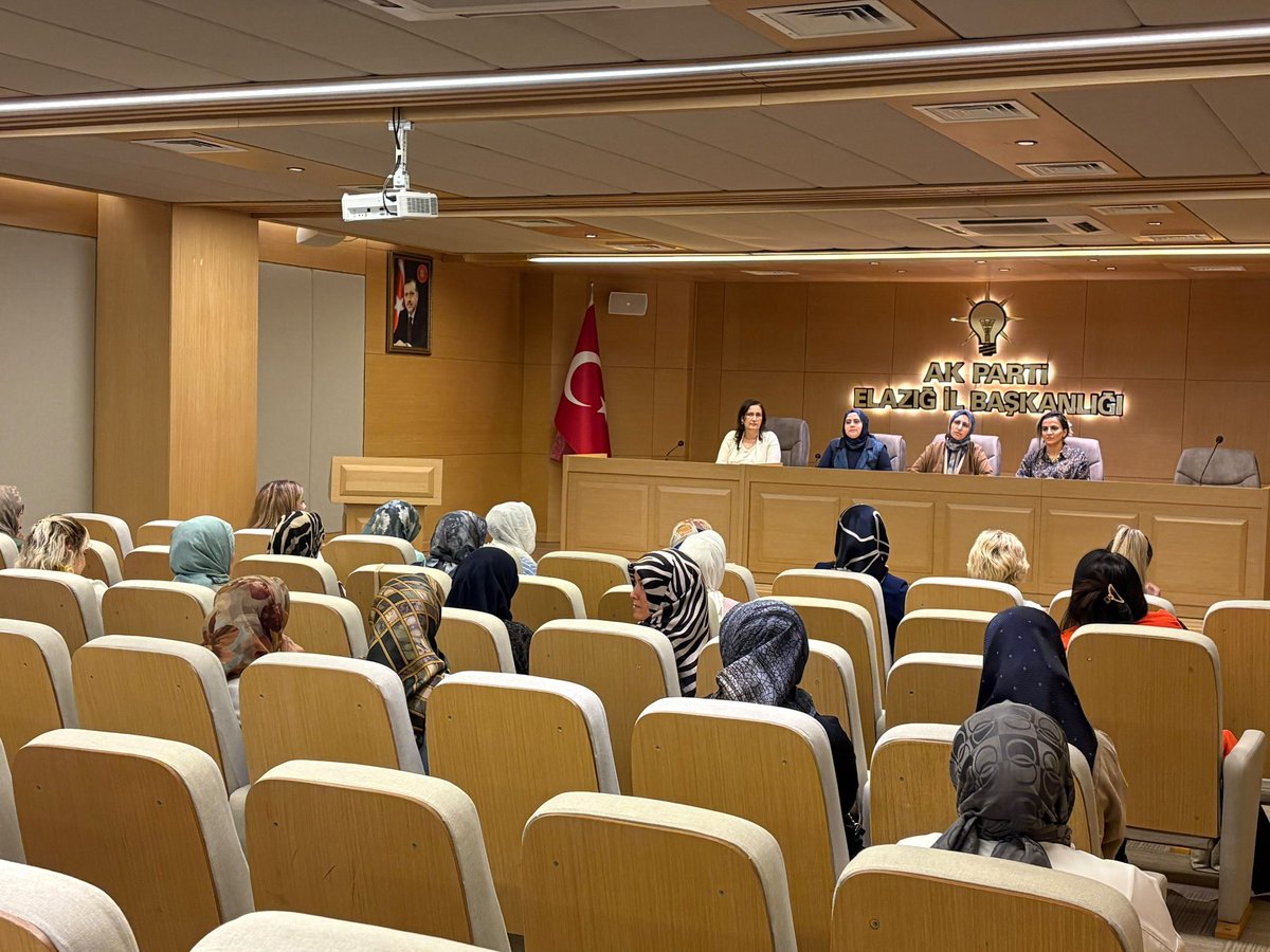 akkadinelazig23's tweet photo. 📍 AK Parti Elazığ İl Başkanlığı 

İl Kadın Kolları Başkanımız Sayın Melike Yegül Hurma Başkanlığında; haftalık olağan Yönetim Kurulu toplantımız gerçekleştirildi. 

Toplantımızın hayırlara vesile olmasını diliyoruz. 

@akkadingm 
@tugbaisikercan 
@isselmanoglu23 
@yegulmelike https://t.co/iokfT7t20s