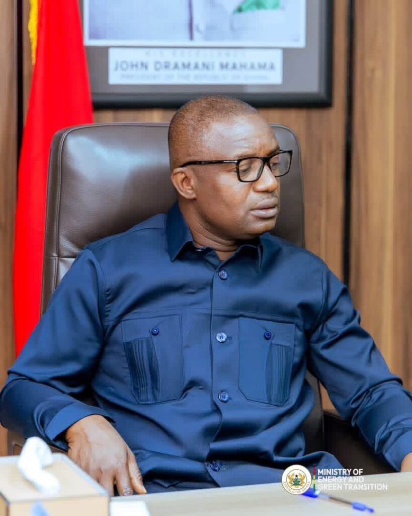 RealssaNews's tweet photo. John Jinapor engages stakeholders to implement Mahama’s GHS2 diesel relief 📰 https://t.co/4ZezLPiOax