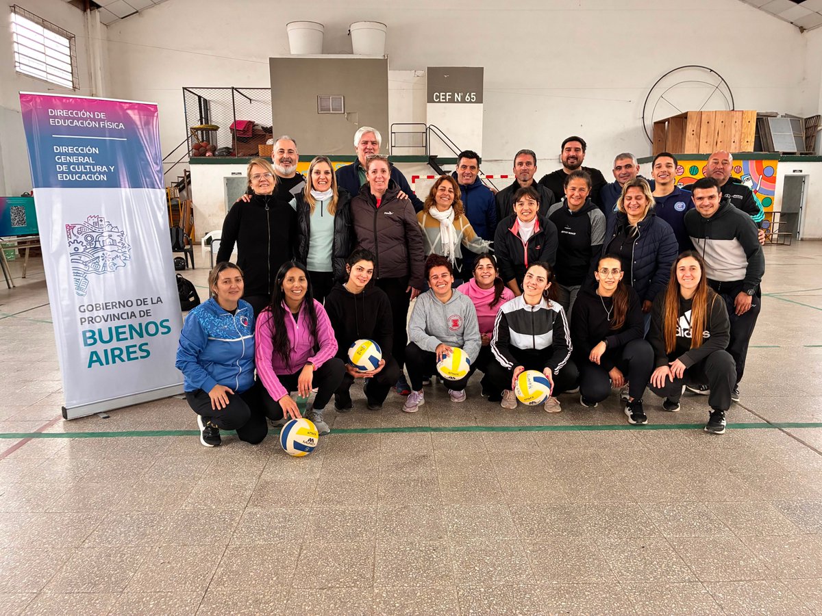 Leot14's tweet photo. En📍#Navarro desarrollamos una nueva Asistencia Técnica de Vóleibol🏐.
En la PBA💙, seguimos fortaleciendo la formación docente para acompañar los desafíos de la enseñanza y consolidar una Educación Física que amplía oportunidades, mejora los aprendizajes y garantiza el derecho a la educación de todas y todos.
@Kicillofok @flaviaterigi @FACUNDOIDIZ