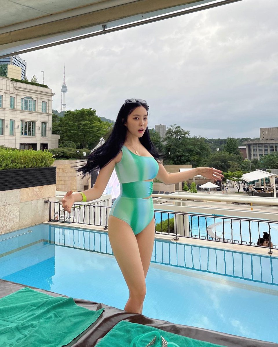 isishosiris's tweet photo. @xhyominx_ 
Hyo,
The swan of beauty,
The butterfly of freedom,
The angel of love.
From inside of her heart shines  the brightness of her sublimation of love.
This is Hyo, SPS lady.
Only one Hyo.
🌊🌊👑👑🔥🔥 https://t.co/o5DbuxOOzx