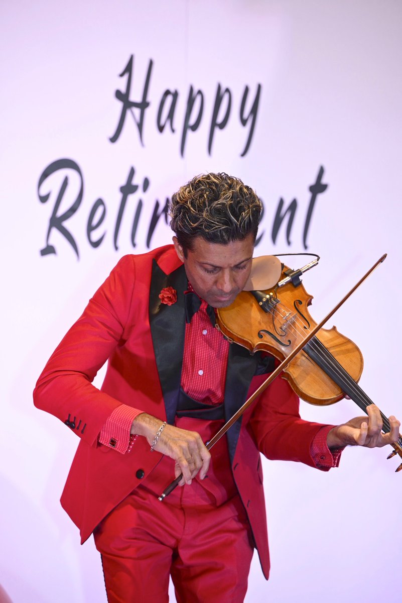 GrenvillePinto's tweet photo. Some live, in-the-moment pics from David M’s Retirement Party. 
Performing alongside Michael Ciufo at this special event. 
Congratulations to David on a great career and outstanding contribution to the Canadian economy. 
👏👏
.
pics by Visions by David
.
.
#gpinto #grenvillepinto #violinist #party #canada