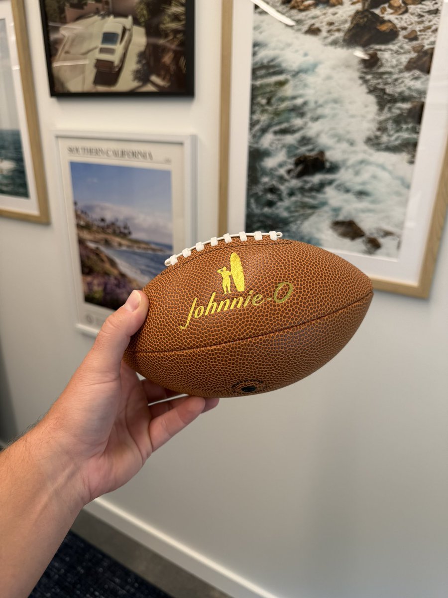 johnnieO's tweet photo. At HQ and saw an upcoming gift with purchase. Elite https://t.co/SxUgOKBVqd
