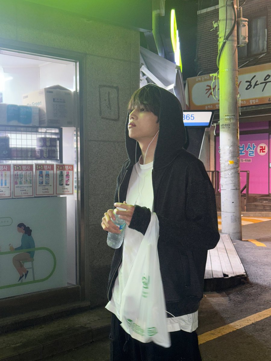 swlovezone's tweet photo. sunwoo just sent these photos ♥︎ https://t.co/pJXfJ2GXw7