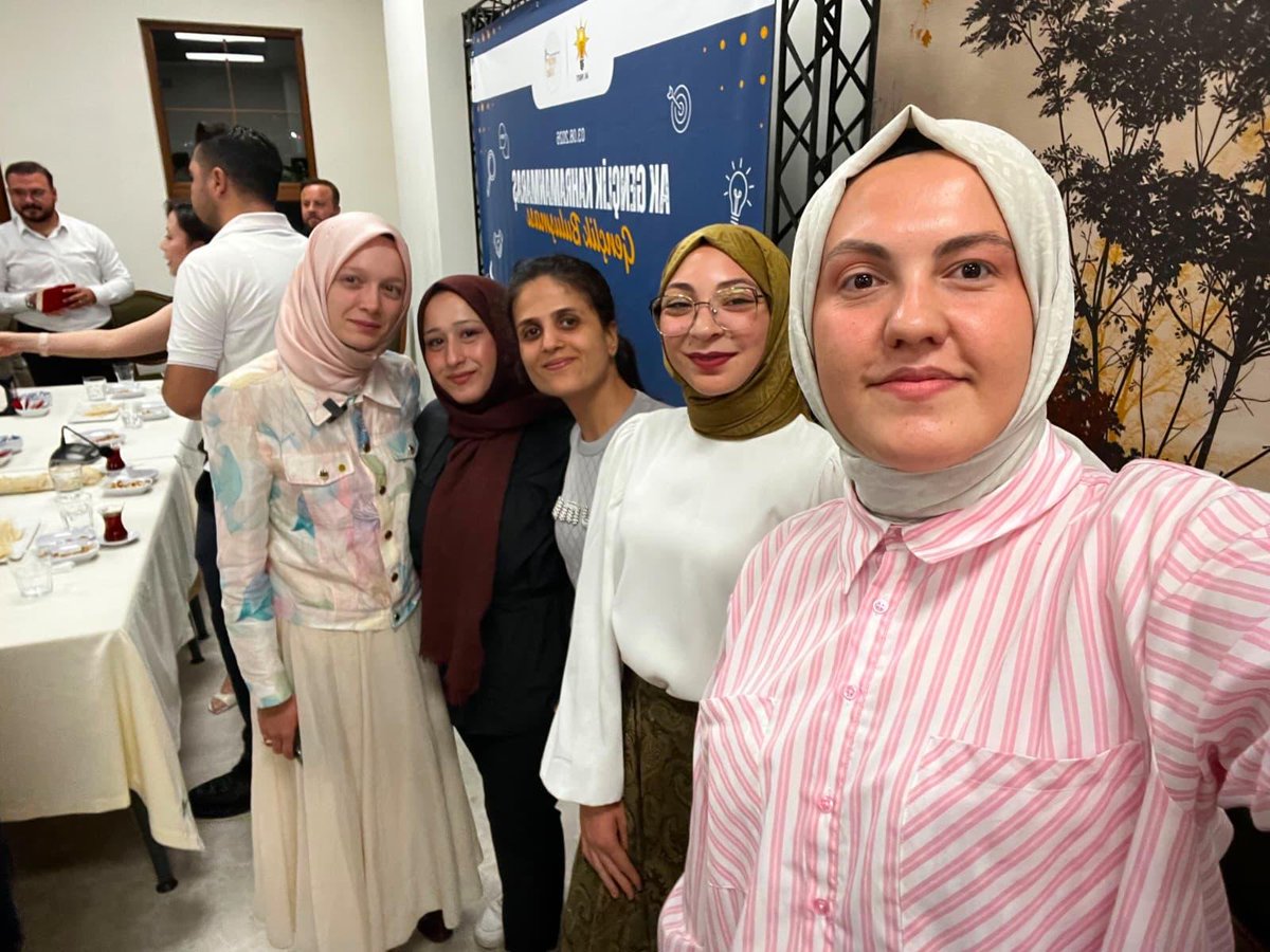 AKgncdulkdroglu's tweet photo. 📌 Gençlik Buluşması

Ankara Milletvekilimiz, Genel Başkan Yardımcımız Sayın Zehranur AYDEMİR, MKYK Üyemiz Sayın Melike KOCABAŞ KALAYCI, İl Gençlik Kolları Başkanımız Sayın Furkan ÜNALDI ve teşkilatımız ile birlikte "Gençlik Buluşması" programında bir araya geldik. https://t.co/h6hhPbzM07