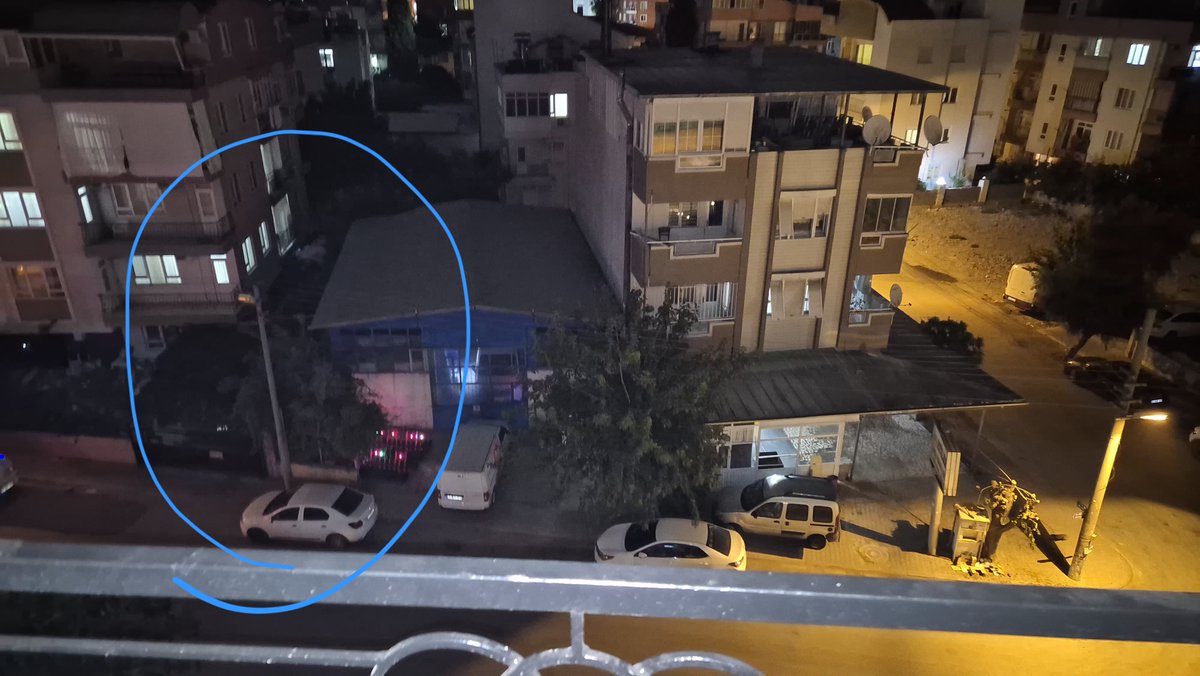 rakbay07's tweet photo. @AEDASDestek  merhabalar 
Etiler mahallesi 839 sokak etiler firini yanı ütk elektrik karşısı bu sokak lambasi yandiktan 30 sn sonra sönüyor söndüğü zaman mahalle kapkaranlık bir hal alıyor ilgilenirseniz sevinirim https://t.co/axuTiPQwcE