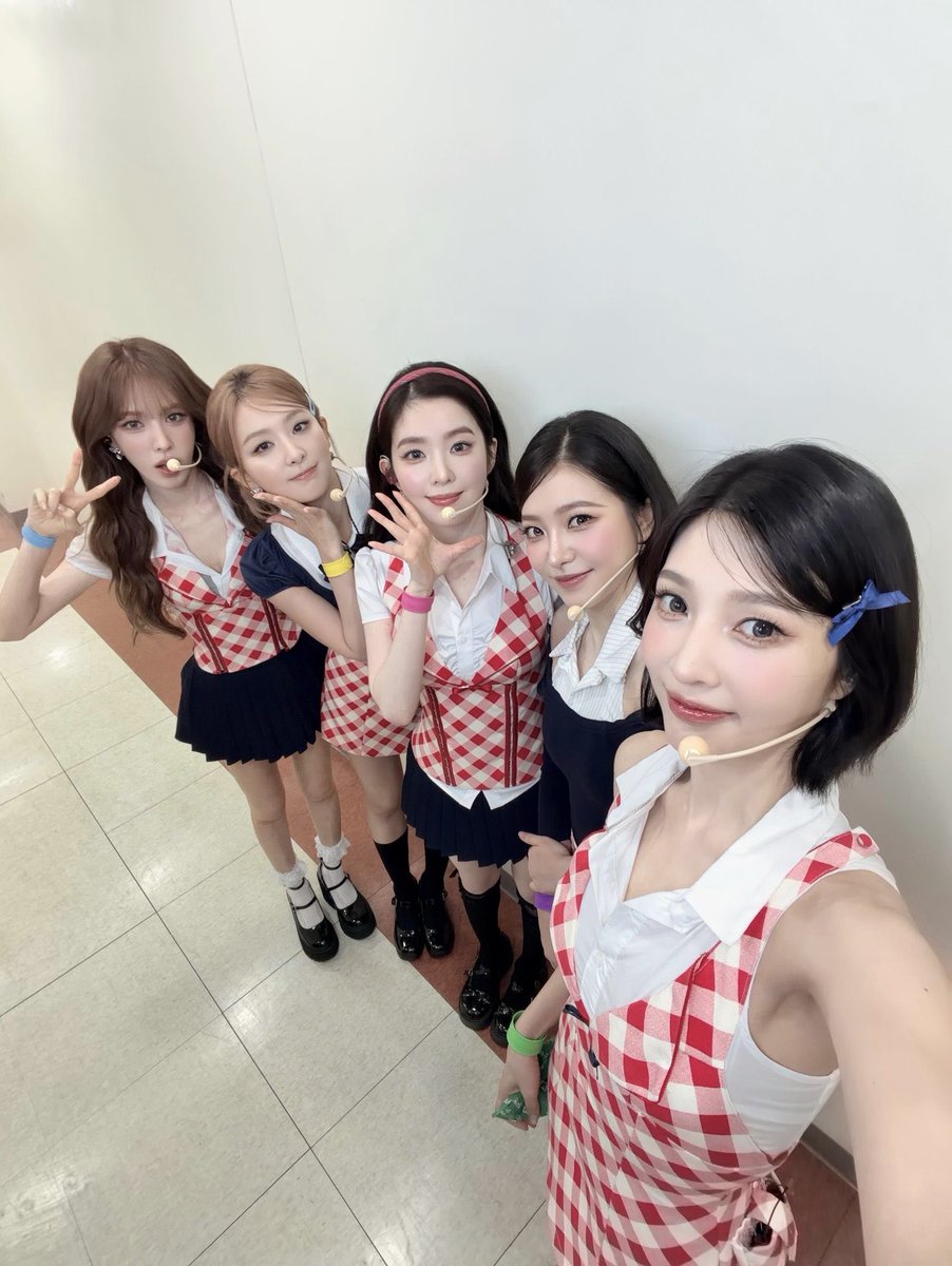 kseulgmi's tweet photo. my babies. 🤍 https://t.co/Rn25n3LtnZ