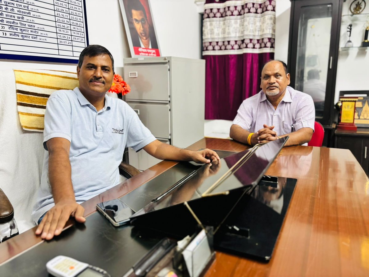 drdkt1966's tweet photo. After Retirement With Dr PK Mishra Principal Jawahar Navodaya Vidyalaya Prayagraj (UP)
(के साथ आत्मीय और सुकून के पल)
Thanks Sir Ji For Best Hospitality. 🙏 https://t.co/OleSoaeo5j
