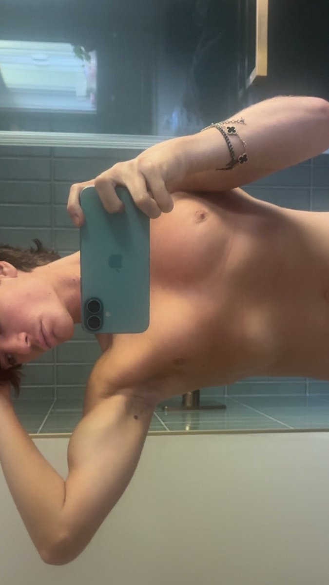 realjackxavier's tweet photo. wake up, flex and shoot, eat, sleep, repeat 😈😈 #gymboy #mlm #biguys #malecreator #newcreator #abs #muscleflex https://t.co/XVyKkJ9LZW