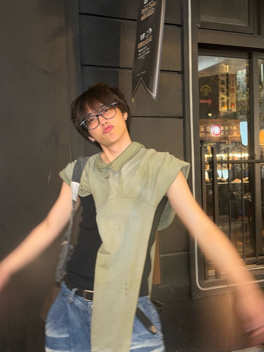 swlovezone's tweet photo. he’s so cutie 💕💕💕💕 https://t.co/zQLYmgfJwT