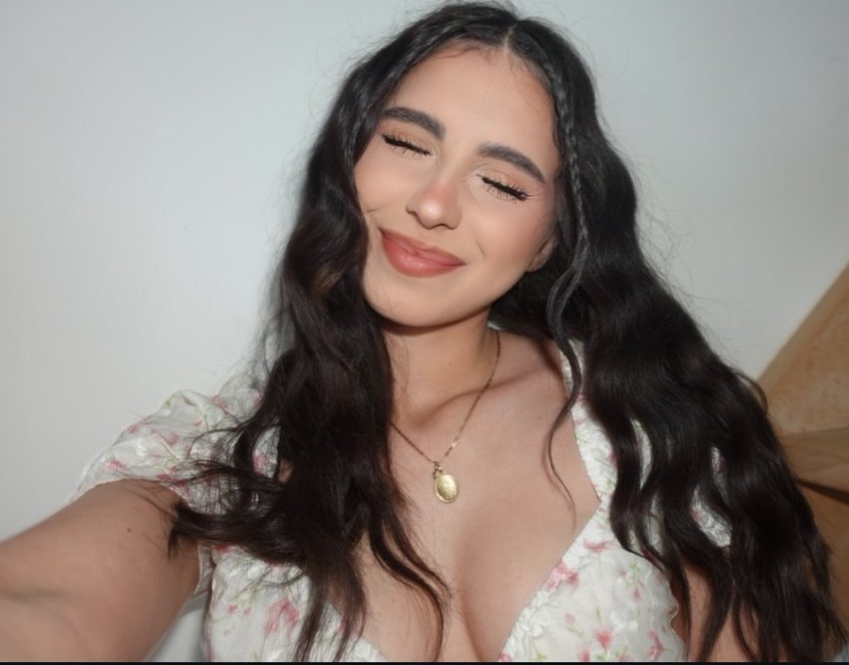Zetlavrr's tweet photo. Hihi j’ai passé une bonne après-midi 🤭💖

Maintenant que je suis ici je vous attends mes petits soumis 😈💸

D'ailleurs dimanche c’est mon anniversaire 🎂 

J’espere que vous m'enverrez plein de cadeau 🎁  

Je vous en ferais plein à mon retour lundi 💋💖 https://t.co/wOTgZ5Egfu