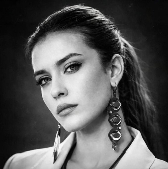 isaacrrr7's tweet photo. Esta es Shakila Ghasemi, de 26 años.

Lleva más de seis meses cautiva del régimen islámico, sometida a un aislamiento y abusos severos.

Si fuera palestina, su rostro estaría en todas las portadas. Pero es solo una iraní inocente, así que a nadie le importa. https://t.co/xxc1QncxSk