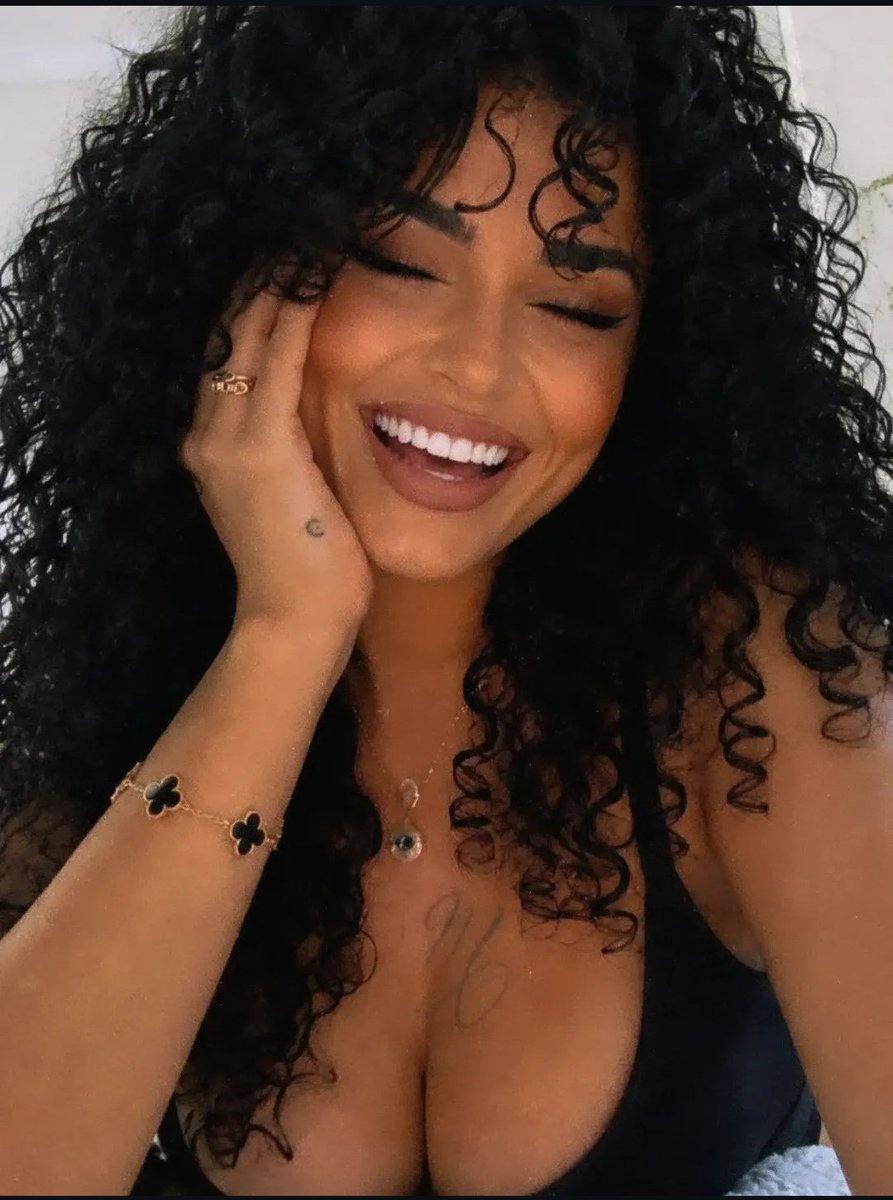 Sinai10783's tweet photo. Curls 🖤✨ https://t.co/D227m3RxVU