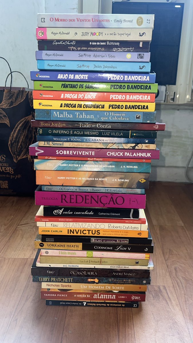 ilu_camp's tweet photo. VENDO LIVROS - R$ 10,00 cada 
Sou do RJ - Rio de Janeiro 
Livros usados e novos https://t.co/cI90nSLLrs