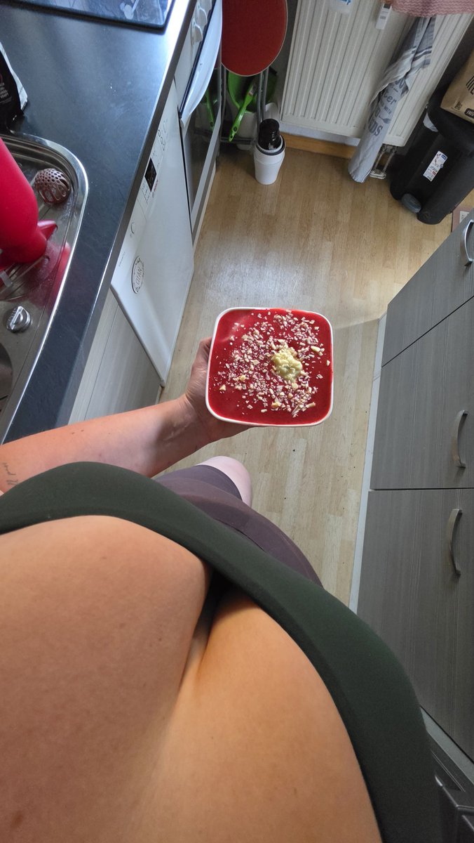 Chrissiosaurus's tweet photo. Protein-Spaghettieis zum Dessert. 🍓
Ehrliche Meinung: Würdet ihr das probieren oder bleibt ihr beim klassischen Spaghettieis? 👀🦖 #Protein #HighProtein #FitnessFood #HealthyDessert #Spaghettieis #GymLife #Curvy #Chrissiosaurus #FoodPorn #HealthyLifestyle #ProteinDessert #Lecker https://t.co/199qkXojA6