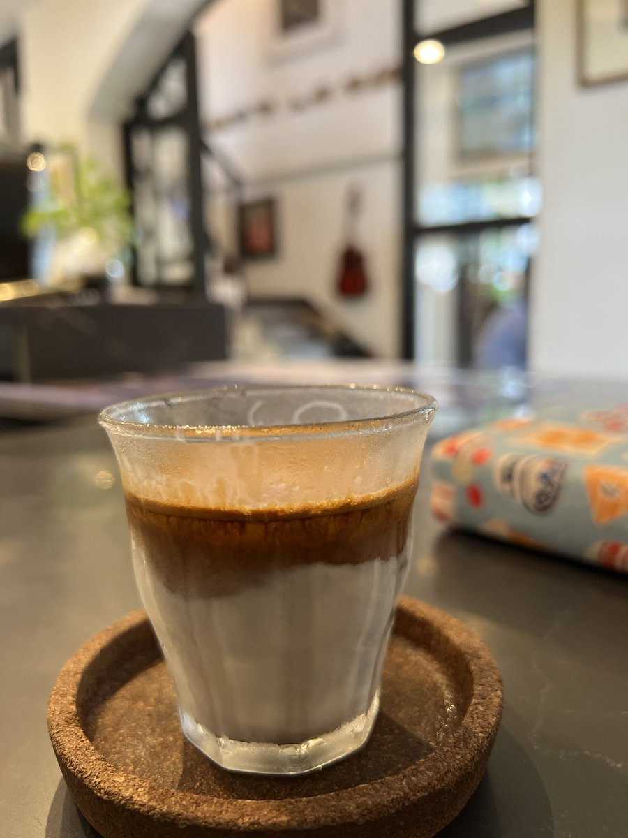 Nutcatcher's tweet photo. ช่วงนี้ติดใจ dirty มาก หลังจากได้ไปชิมที่ร้านนึงช่วงไปอยู่ กทม พอกลับมาเชียงใหม่ เลยกลายเป็นเมนูที่ต้องสั่งทุกครั้งเวลาไปร้านประจำ ช่วงนี้ขอนอกใจ picolo ก่อน ไว้เบื่อ dirty เมื่อไหร่ ค่อยกลับไปซบอก picolo https://t.co/bNKxg2fMcZ