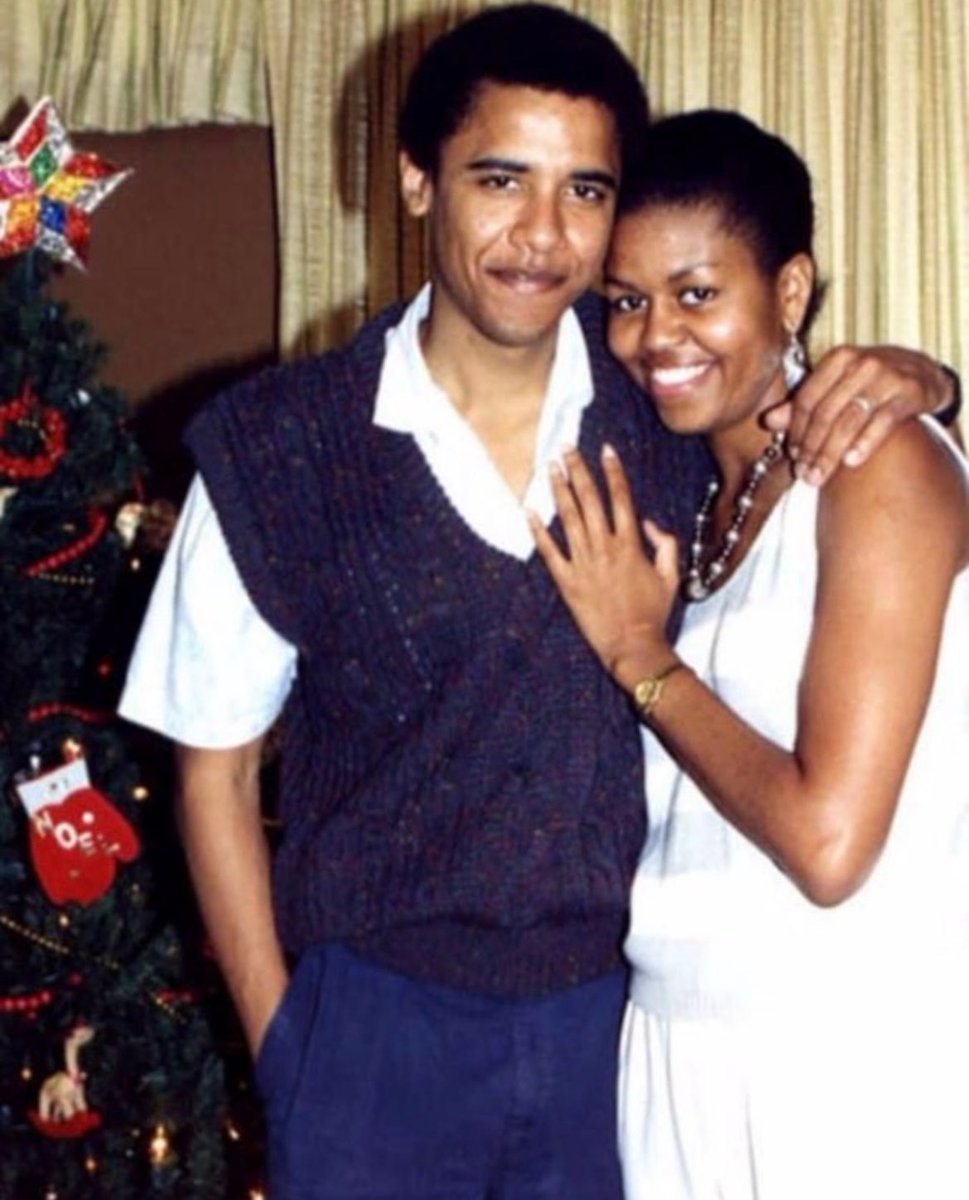 blacktwiterthrd's tweet photo. Barack and Michelle Obama (1989).✨ https://t.co/YlF8ROc70g