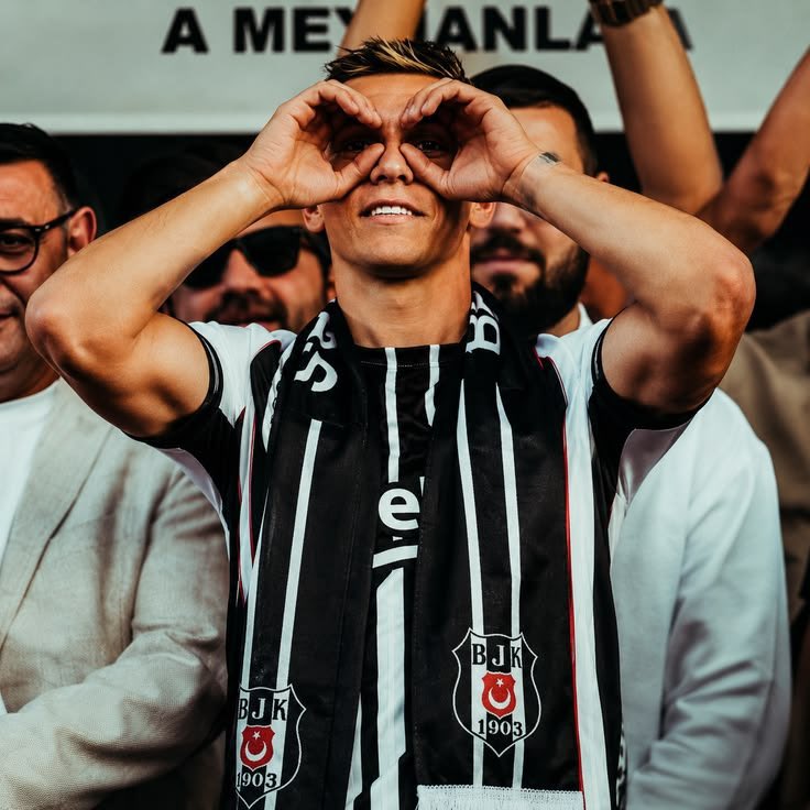 DmrcEnver's tweet photo. Niye sol kanat değil bir sıkıntı mı var ? https://t.co/fCmFX221nQ