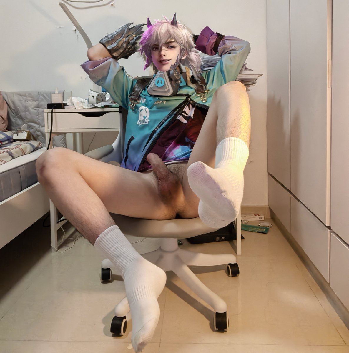 BF95875080's tweet photo. 帮我转转贴~#白袜 #nsfw #裴擒虎 #王者荣耀 #男高 #r18 #天狼狩猎者 #cos https://t.co/zZ7vKnync9