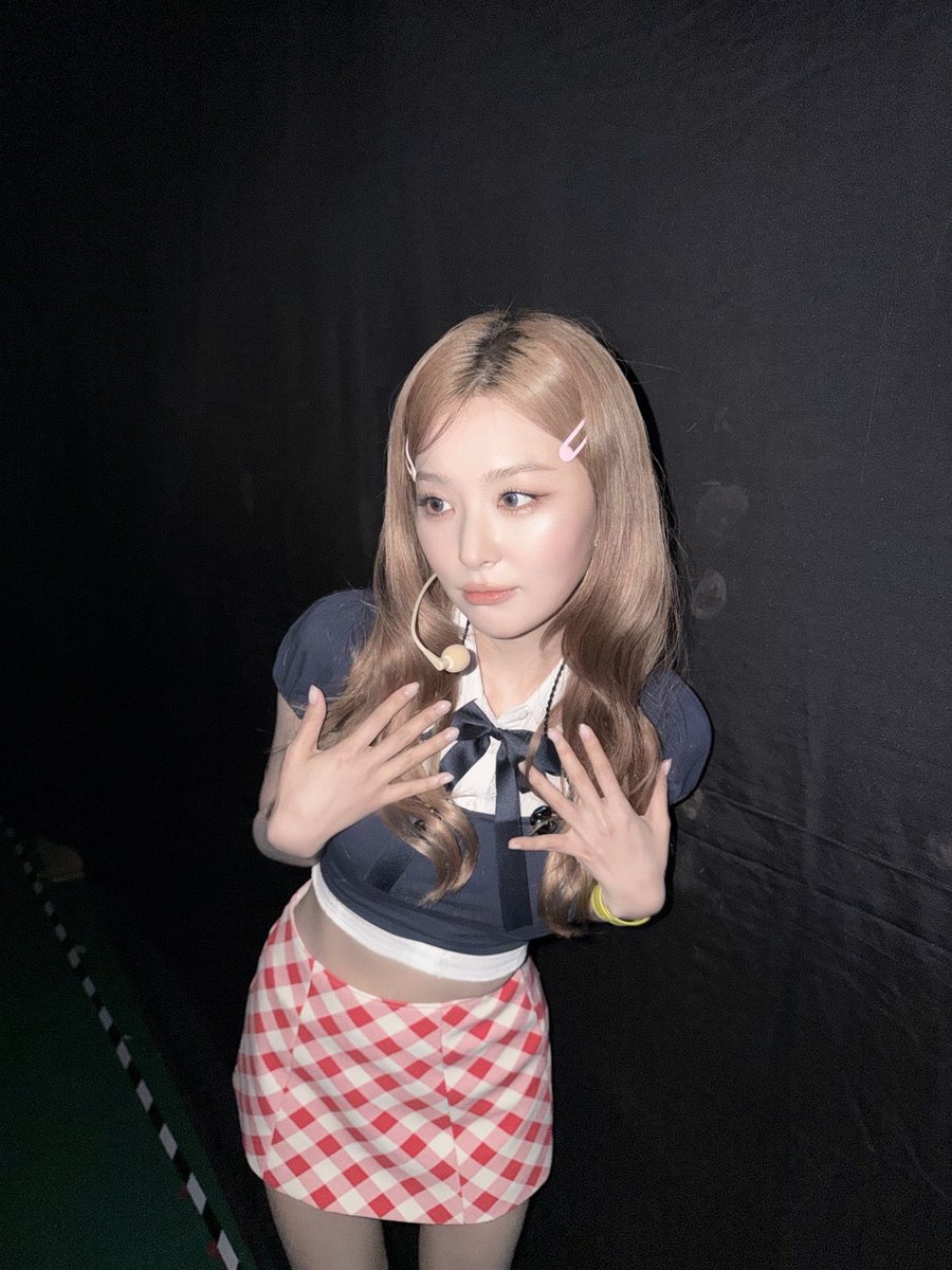 kseulgmi's tweet photo. i’m soOo happy to meet 'LUVIES' again. https://t.co/vAQ663f17m