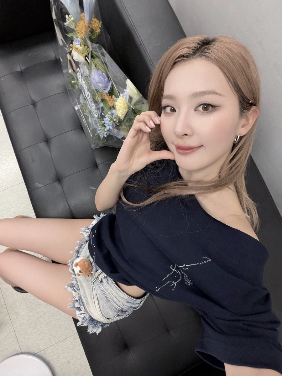 kseulgmi's tweet photo. thank you for greeting us on our 12th anniversary! 💙 https://t.co/5iyUoEc4vf