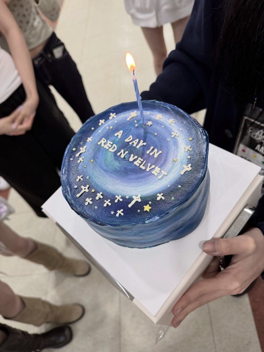 kseulgmi's tweet photo. thank you for greeting us on our 12th anniversary! 💙 https://t.co/5iyUoEc4vf