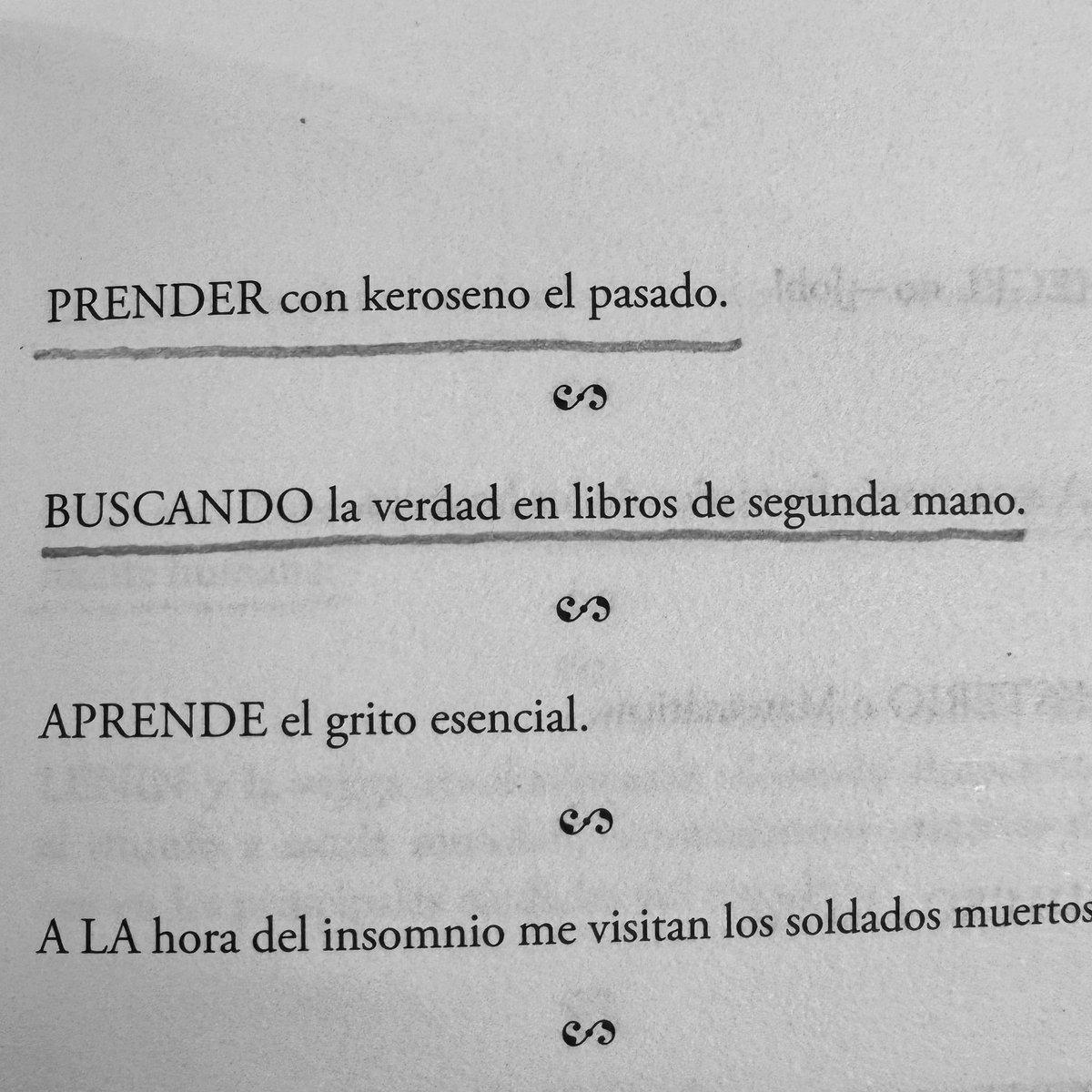 HectorAcebo's tweet photo. 🪄 #CarlosEdmundoDeOry escribió aforismos bellísimos. Estos son algunos de mis favoritos. Forman parte de su antología ‘Aerolitos’, publicada por @Siltola en 2019. Magia verbal.

@SAforismos @FundacionOry 

#aforismos #aerolitos #literatura https://t.co/9CbNWVvLBC