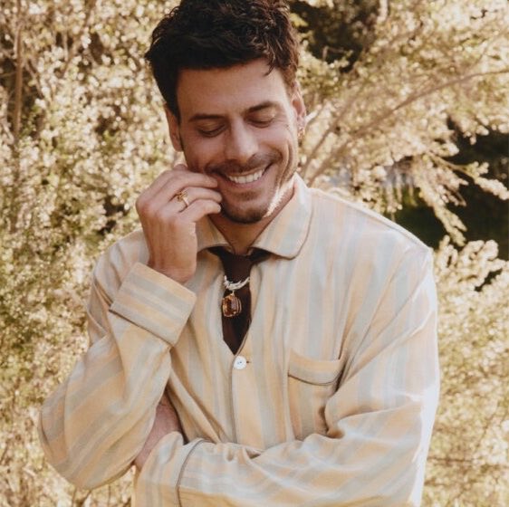 FilmUpdates's tweet photo. Olivia Taylor Dudley and François Arnaud to co-star in the upcoming dark comedy-drama ‘GODSTAR,’ from director Oren Shai.

It follows New York actress Ronnie Dalton as she arrives in Los Angeles to rehearse a revival of the play that made her famous, opposite Sky Blue, the charismatic former lover who abandoned her at the height of their careers.