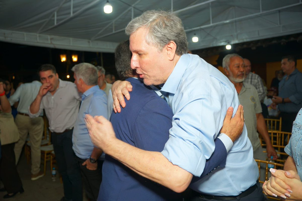 FilizzolaRafael's tweet photo. Anoche acompañé el lanzamiento de la candidatura de Manolo Achucarro para la intendencia. Mucha esperanza para este proyecto que une a la oposición en #Luque #Lista2 https://t.co/7jlLstSV63