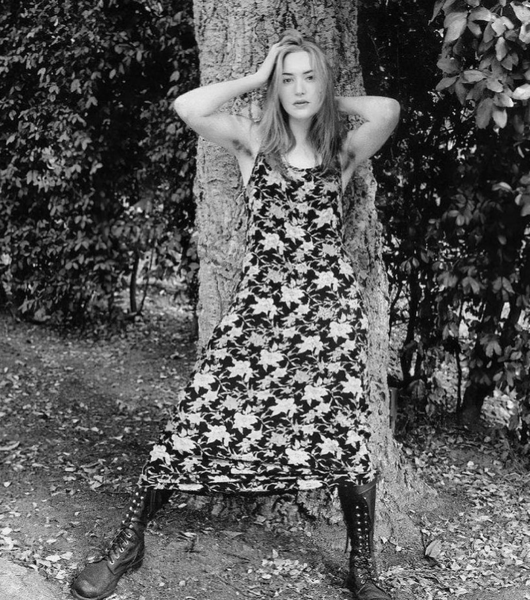 RuizVidal7's tweet photo. Bonsoir
(Kate Winslet - © Helmut Newton) https://t.co/KwvbgwHy4E