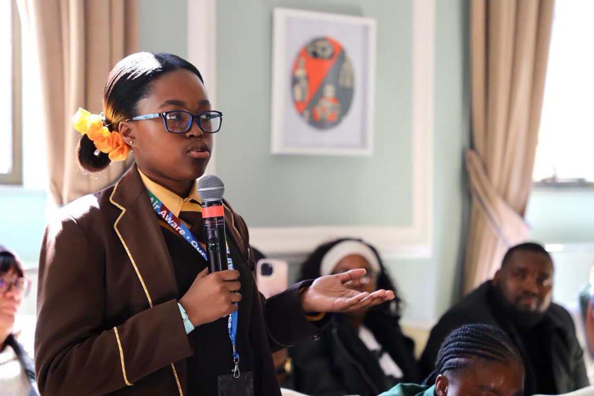 GPEnvironment's tweet photo. Young participants engaged directly with MEC @TheeEwanBotha , raising questions on waste burning, vehicle emissions, air quality monitoring and accountability.
He encouraged them to remain active in shaping environmental decisions.
#YouthEngagement #CleanAirForAll https://t.co/iadVi37jzQ