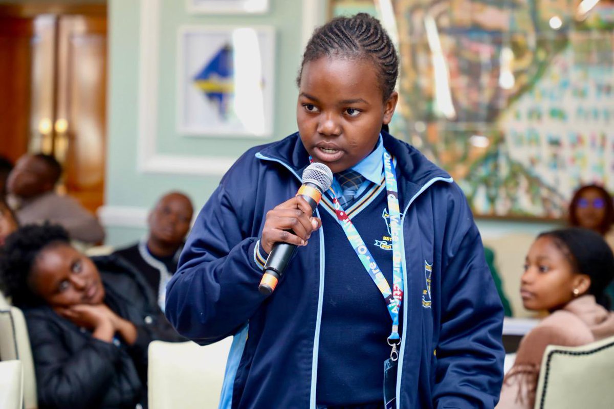 GPEnvironment's tweet photo. Young participants engaged directly with MEC @TheeEwanBotha , raising questions on waste burning, vehicle emissions, air quality monitoring and accountability.
He encouraged them to remain active in shaping environmental decisions.
#YouthEngagement #CleanAirForAll https://t.co/iadVi37jzQ