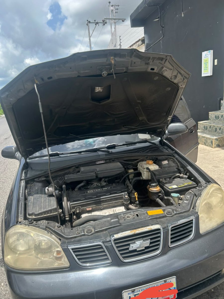 Maullidosyladr1's tweet photo. The mechanic towed Gabriel’s car back to his workshop, but we don’t have the money to repair it – that’s the truth – so I have to go and collect the animals by taxi… Could you help me? A tensioner and the single belt have broken, and the fuel pump needs replacing as well. https://t.co/8zggMotNwo
