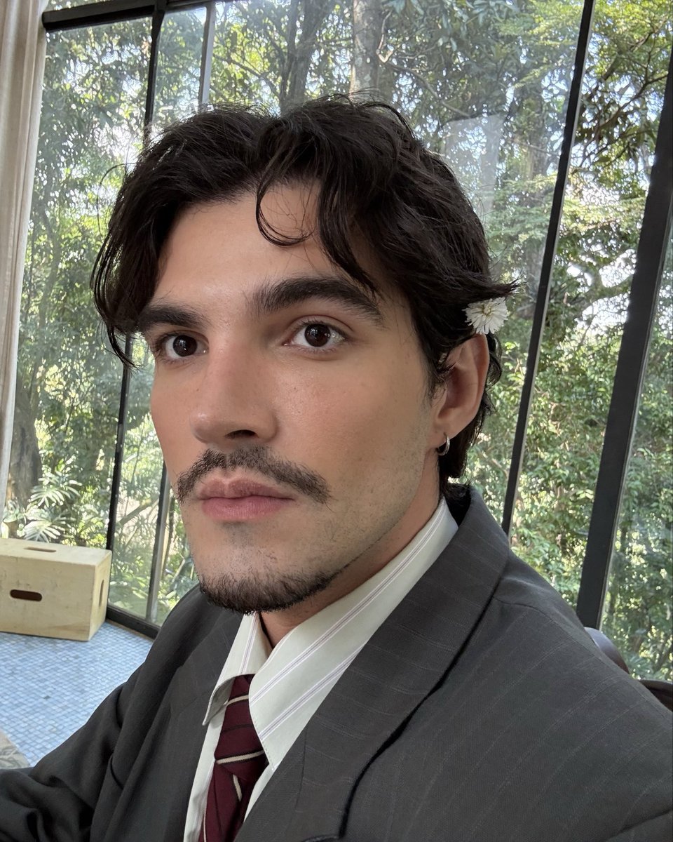 podlobers's tweet photo. Qualquer semelhança é mera coincidência. https://t.co/DTbfe8IXVR
