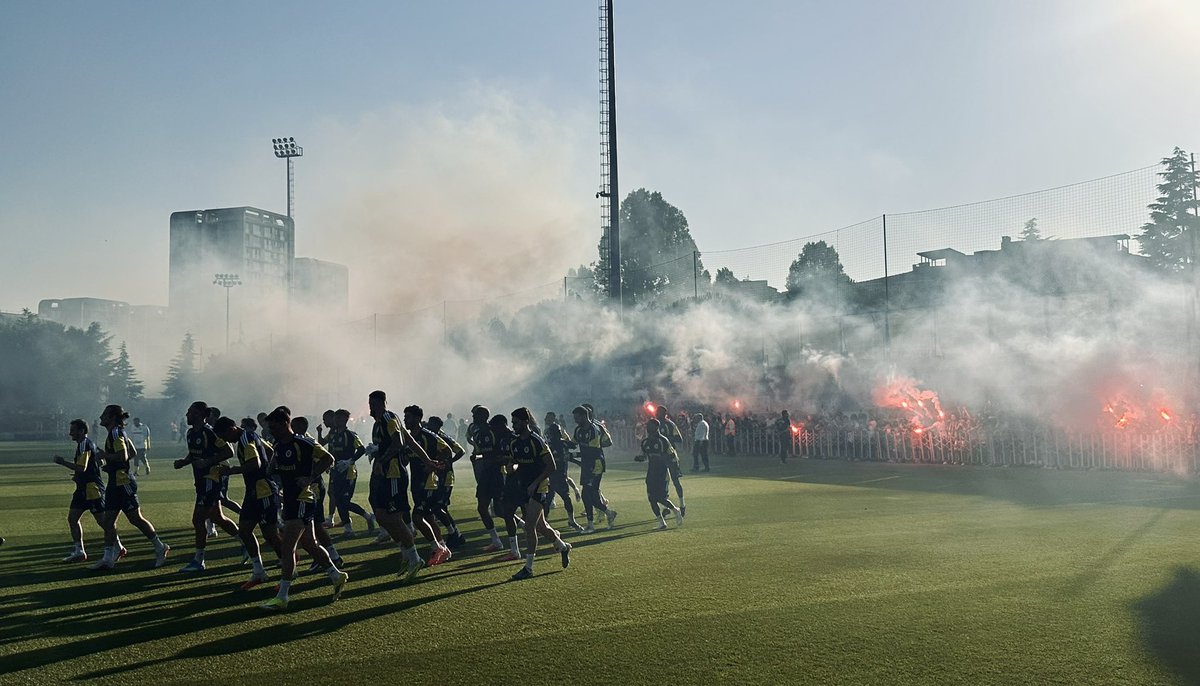 gencfborg's tweet photo. KOY YÜREĞİNİ! @fenerbahce

#GençFenerbahçeliler https://t.co/8btcQePKHG