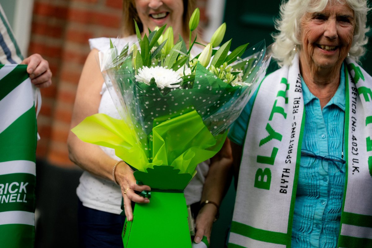 RealBetis's tweet photo. No podíamos dejar pasar la ocasión de visitar Dublín sin rendir homenaje a Patrick O’Connell, entrenador del Betis campeón de Liga en 1935.

Nuestro agradecimiento a la @PatricioFund y a las Peñas Béticas @PBeticaLondres, @RBetisEscocia y @BlythBetis por acompañarnos en un día tan especial.