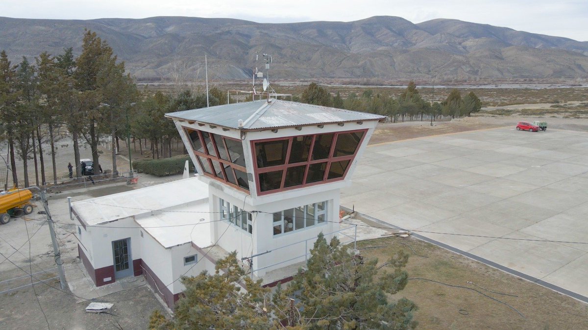 Rolo_Figueroa's tweet photo. VUELVEN LOS VUELOS DE NEUQUÉN A CHOS MALAL Y SAN MARTÍN DE LOS ANDES

Recuperamos la conectividad aérea del norte y sur neuquino. Desde el 14 de septiembre, American Jet conectará Chos Malal con Neuquén dos veces por semana. En tanto, el vuelo Chapelco - Neuquén tendrá tres frecuencias semanales.

Es desarrollo, turismo y nuevas oportunidades para toda la provincia.
