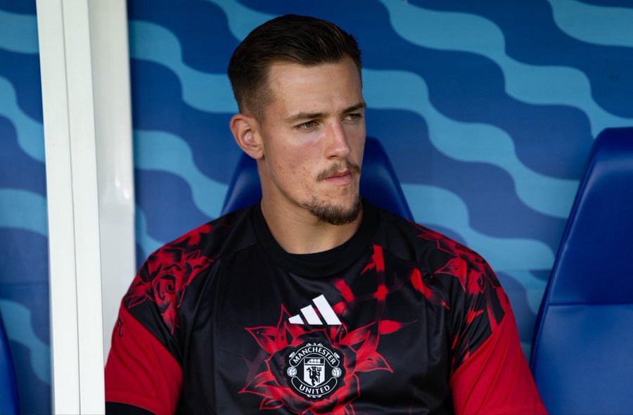 MufcIDfans's tweet photo. Middlesbrough kini semakin dekat dengan penandatanganan permanen Radek Vitek.

Manchester United memasukkan klausul pembelian kembali ke dalam kesepakatan tersebut, dengan sumber klub senang dengan hasilnya karena sang pemain menginginkan peran sebagai kiper utama.

[NathSalt1]

#MUFCIndonesiafans