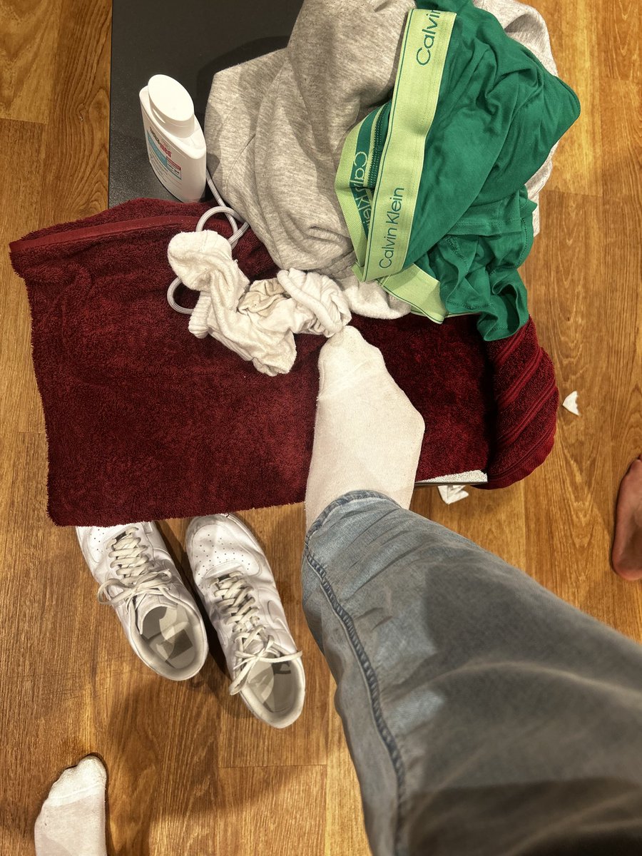 J291a's tweet photo. #gay #public #feet #gym 

Schön geschwitzt im Gym 🥵🔥 https://t.co/FvsZRw0ln6