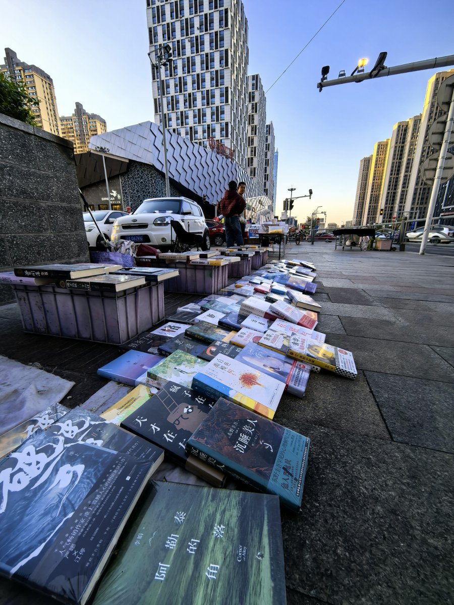 Secuards01's tweet photo. Join our weekend community book swap! Bring 2+ gently used books, take new ones home, and chat with neighbors this Sat 2-4 PM at Central Square Park. Free u0026 fun for all ages! https://t.co/RcKmJBZePC