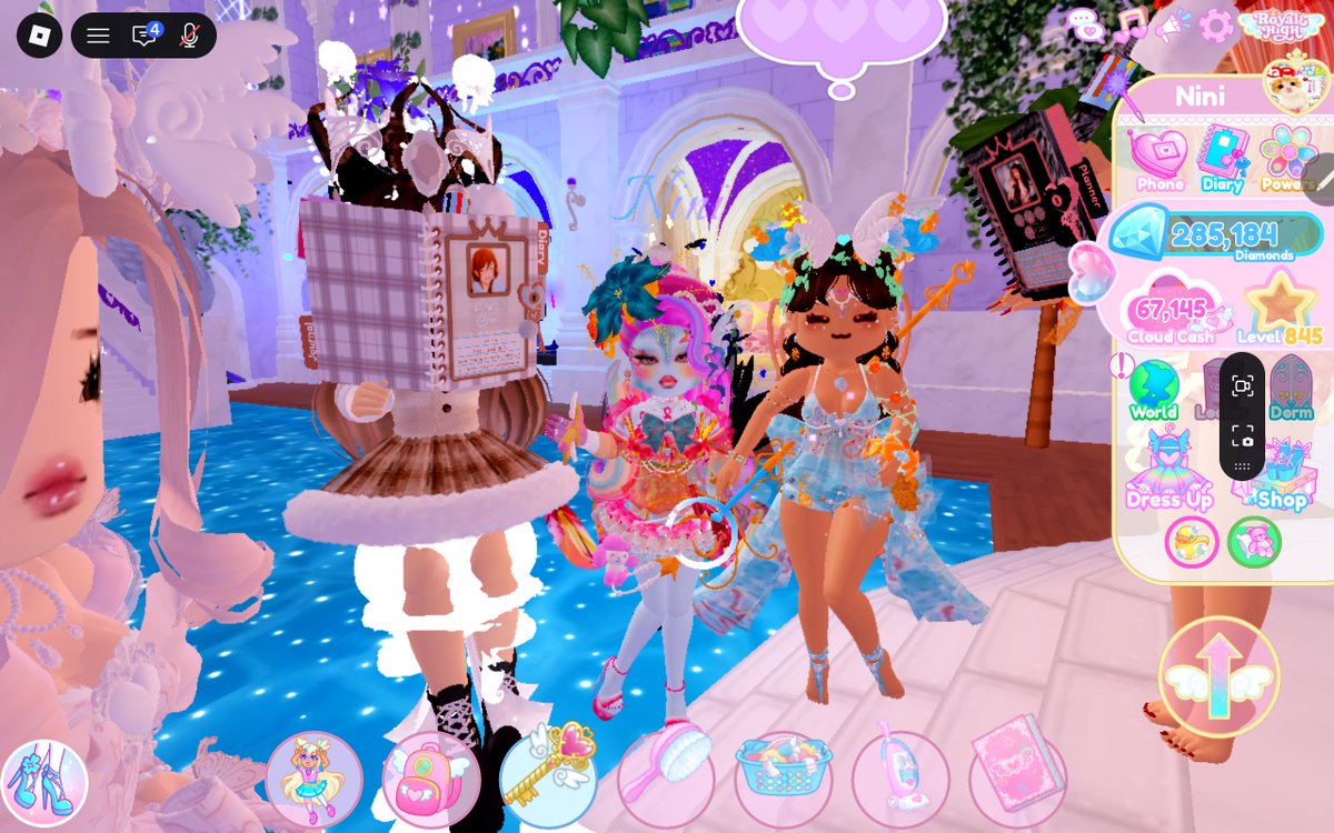 Ninisillybilly's tweet photo. I MET @Mafalda3p0rbx 🥹🥹 IM GEN SO HAPPY THANK YOU FOR GIVING OUT YOUR BAGDE!! (sorry for the laggy video lol) https://t.co/43lfGTNcww
