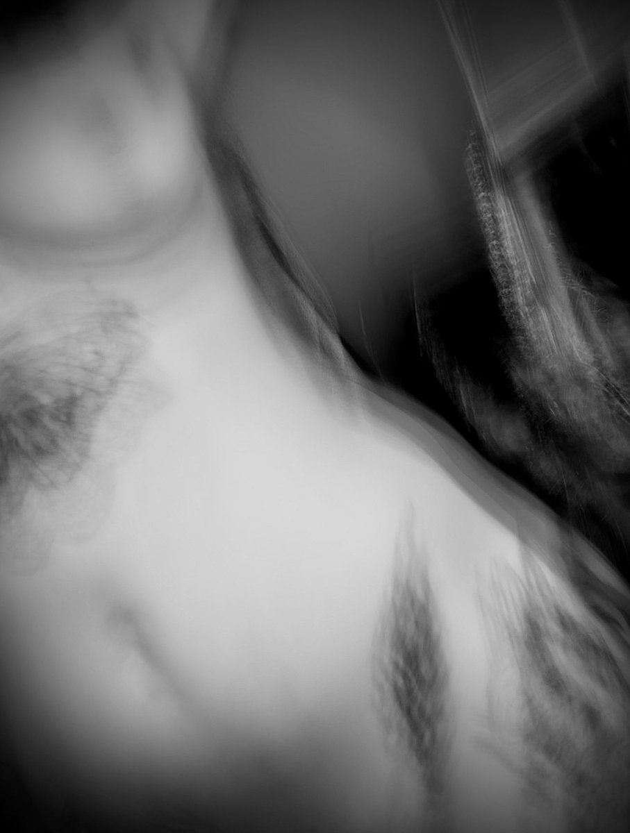 theeetemptress's tweet photo. blurred lines 🖤🩶🤍 https://t.co/ztXjUjMLpe
