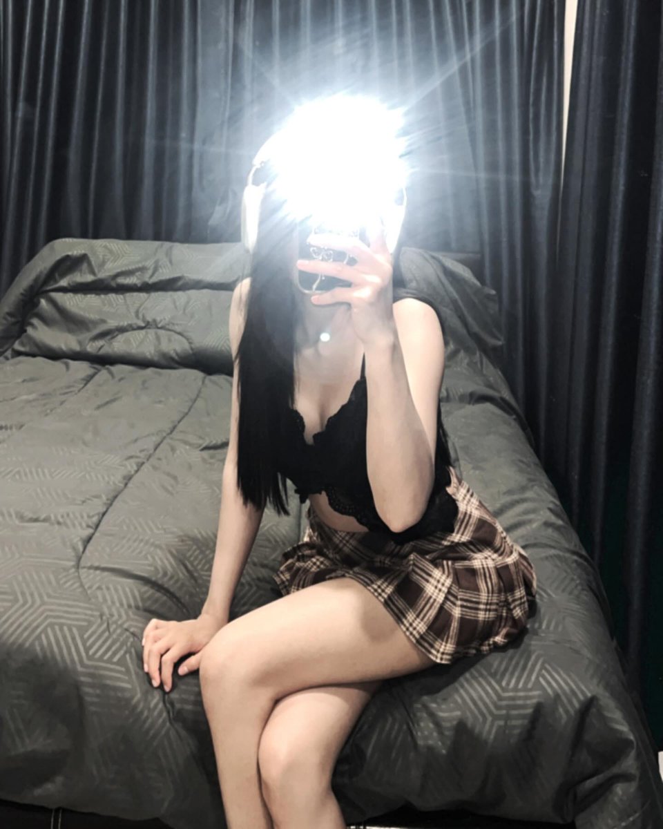 thisismamiew's tweet photo. ☕️🖤 https://t.co/AwFC41XKP4
