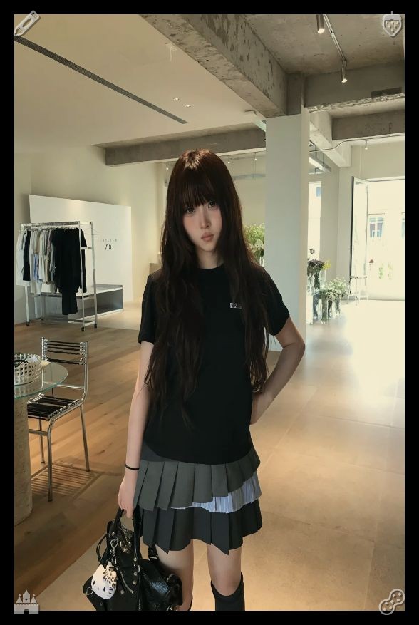 simkana's tweet photo. 🐌Embrace harmony with all of nature at this moment.805227They cooked up some burgers and had fun with games, with Lila snapping pictures of her outfit during playtime—the romper looked adorable and laid-back. The shots were spontaneous and brimming with happiness. https://t.co/D8FeFYyvEa