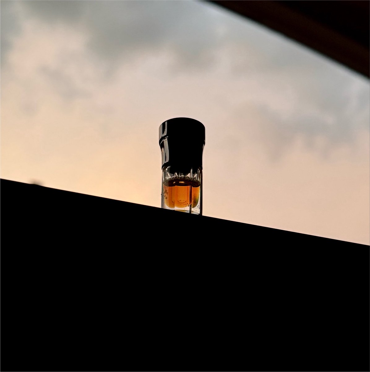 rimoscent's tweet photo. Un peu de oud pour accompagner ce temps pluvieux 🪵 💦 https://t.co/KP0HitVDLd
