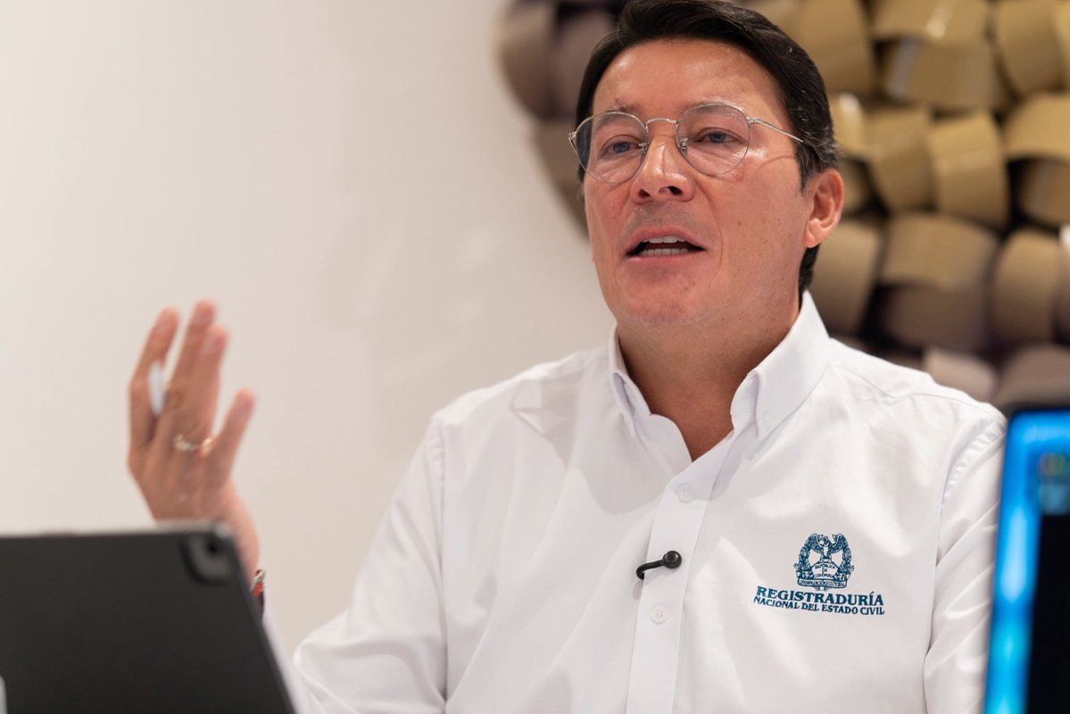 Edgar_LaRotta's tweet photo. Corresponde a @FiscaliaCol de OFICIO con las denuncias presentadas ayer por el Presidente @petrogustavo abrir indagación contra el @Registraduria Hernán Penagos por posibles delitos contra la democracia, falsedad en documento público y privado, manipulación electoral y concierto. https://t.co/KznNvLsAxu