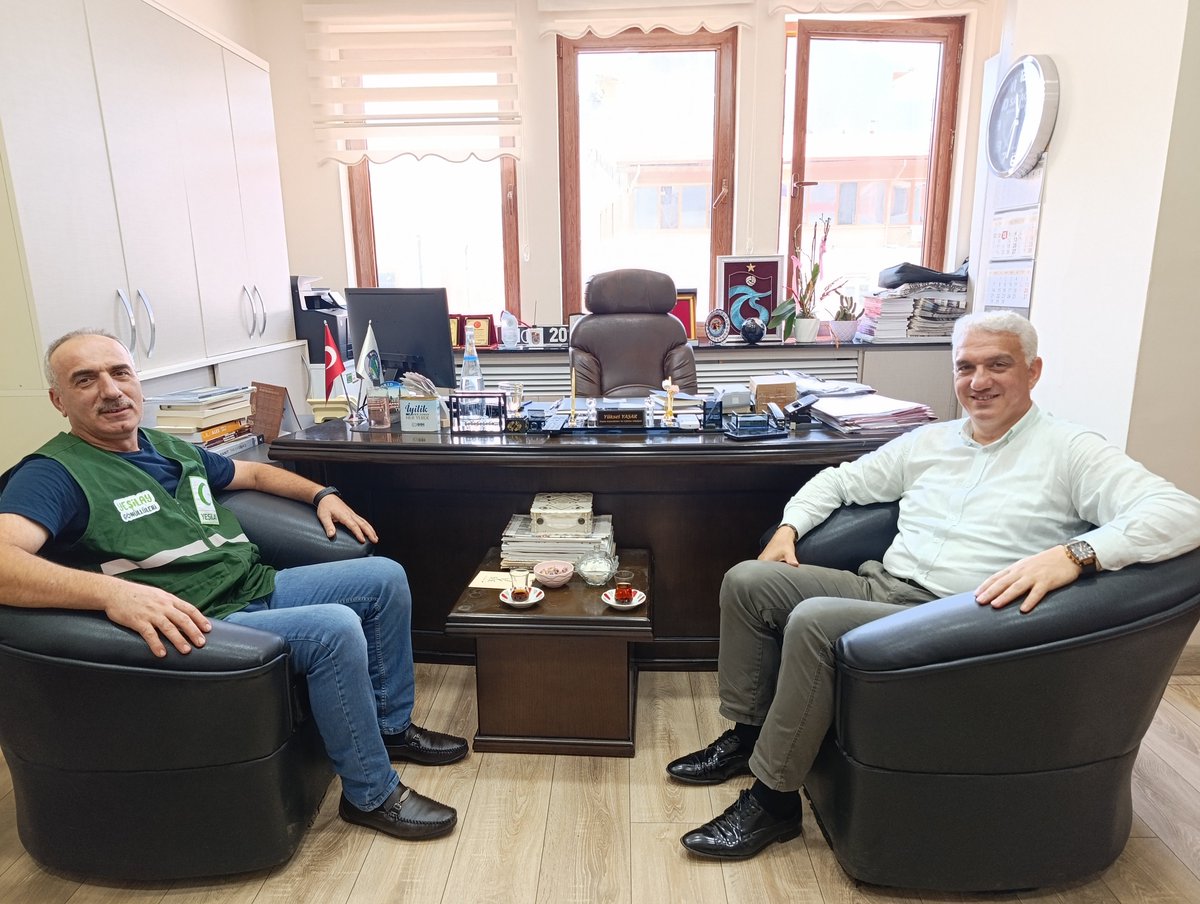 izzetkeles61's tweet photo. @1920yesilay Of İlçe Temsilciliği olarak Kurumsal ziyaretler kapsamında Of Belediyesi İnsan Kaynakları ve Eğitim Müdürü  Yüksel Yaşar'ı ziyaret ederek Yeşilay, YEDAM çalışmaları hakkında bilgi verdik, destekleri için kendilerine teşekkür ediyor çalışmalarında kolaylıklar dilerim. https://t.co/hw6hhrvJJJ